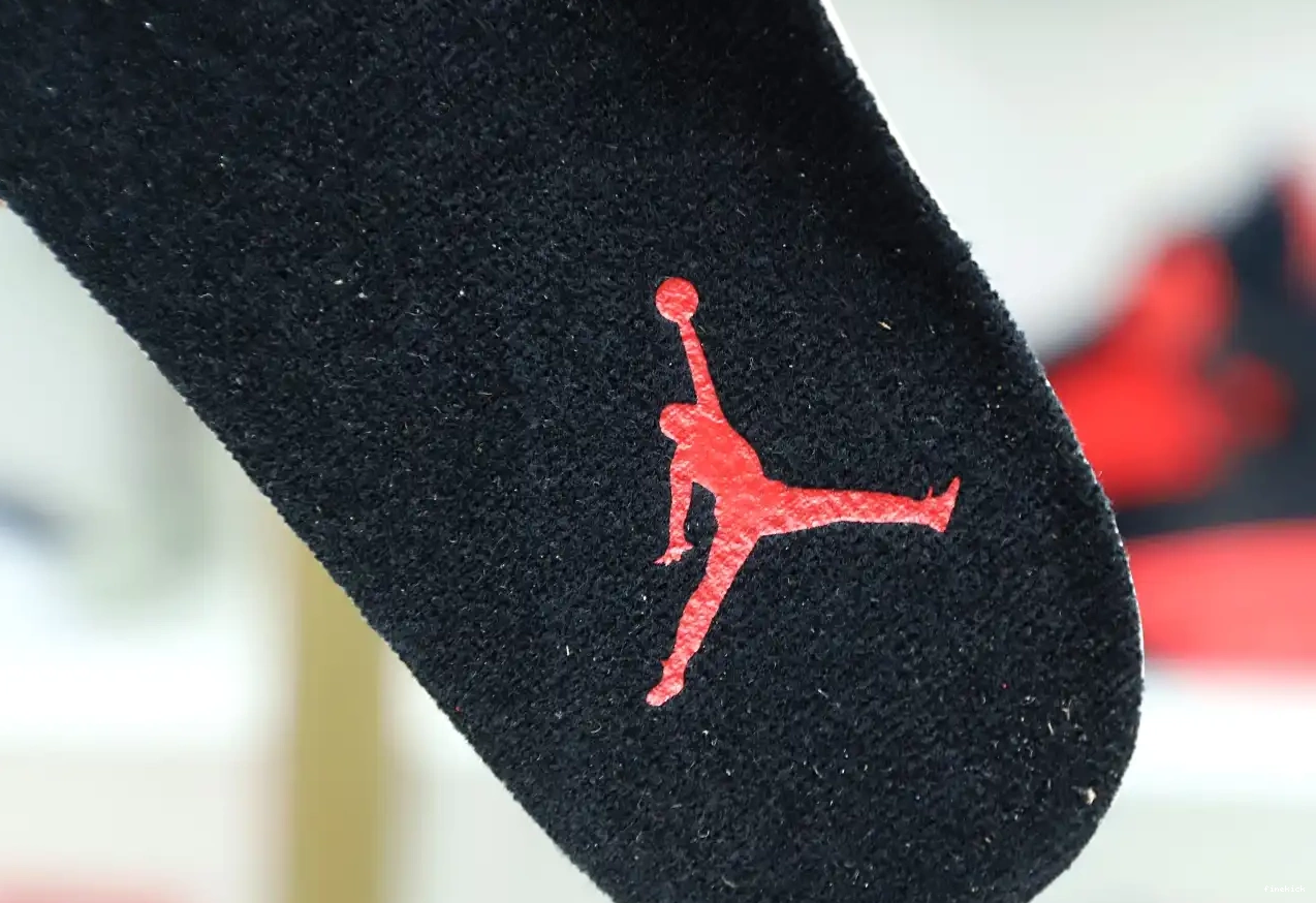 JORDAN RETRO AIR BRED LOW 11 0513